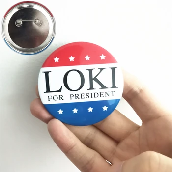 Film Loki Presidente Badge Supereroe Acrilico Spilla Spilla Vestiti Gioielli Cosplay Puntelli Di Halloween